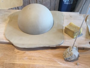 Poterie et travail à la plaque et au moule en plâtre