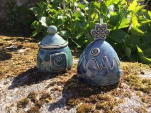 boite en céramique avec motif spirale