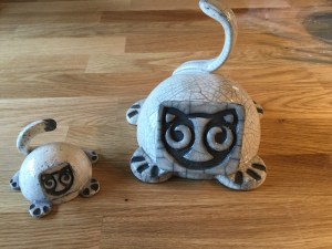 Bibelots sculpture de chats en raku