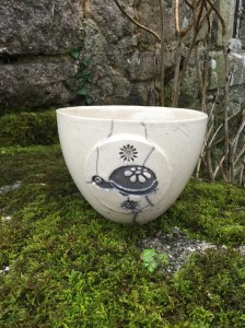 grand bol en raku avec tortue